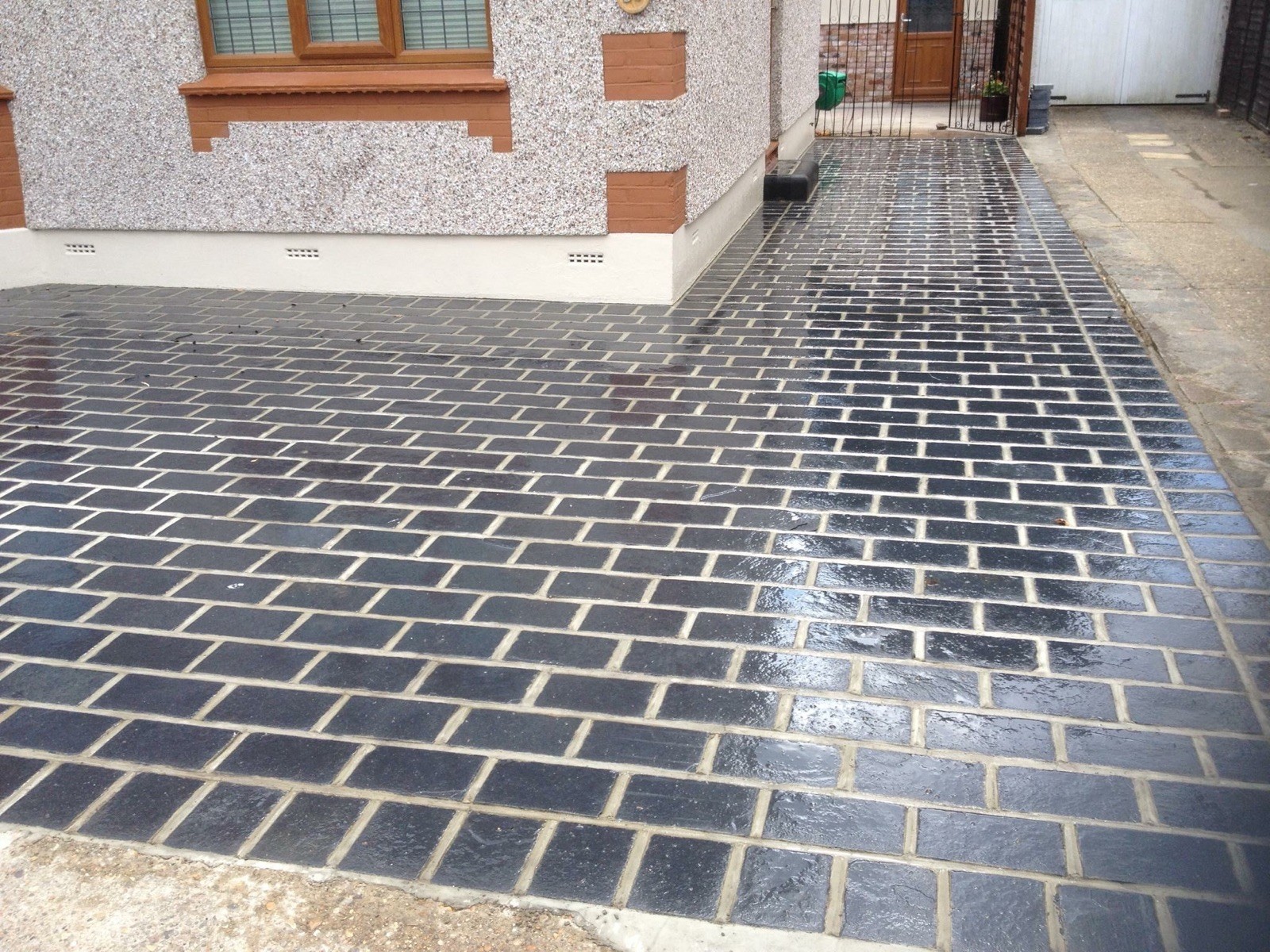 Black limestone Cobbles 200x100